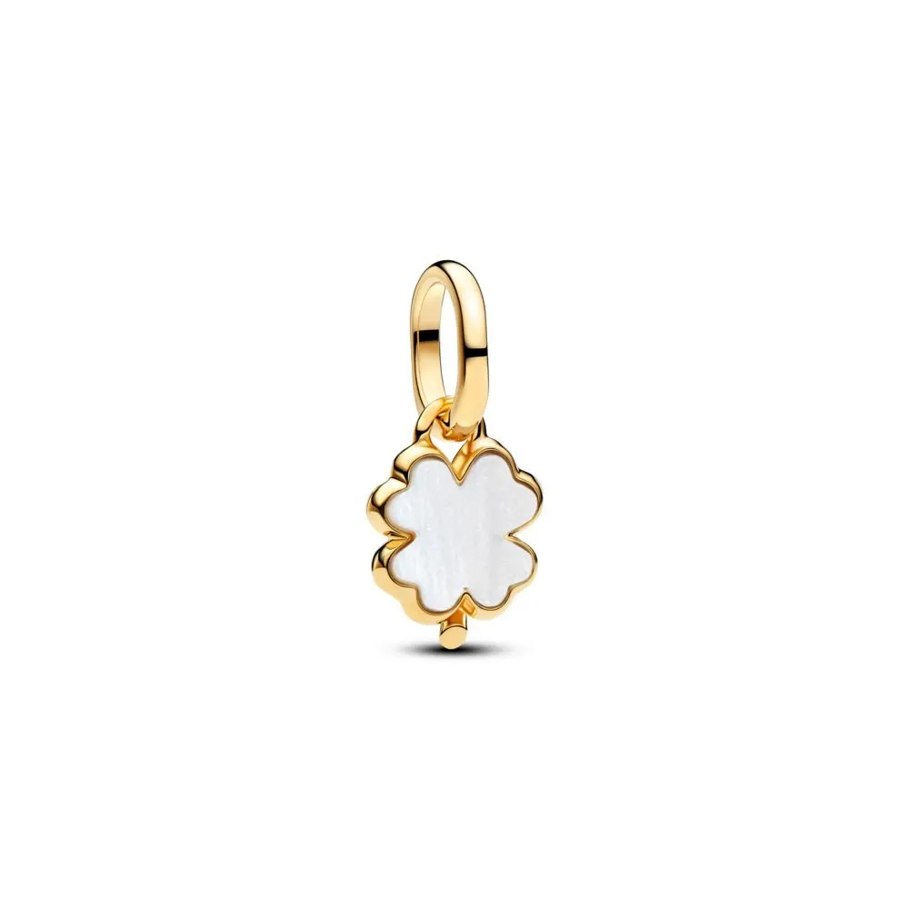 Висечки приврзок со бела детелина од 14k позлата