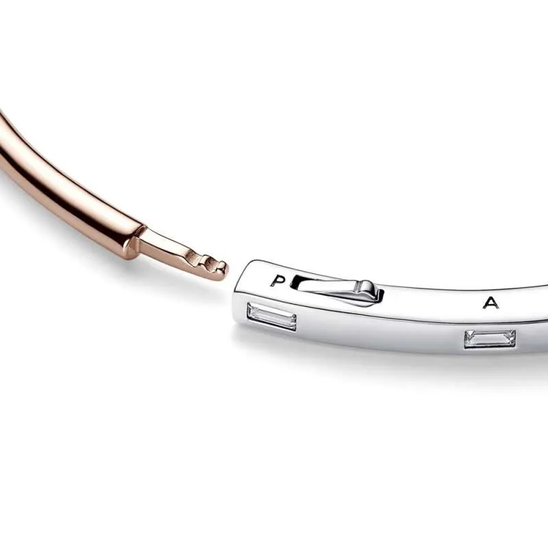 Bangle Белегзија двотонска Pandora Signature