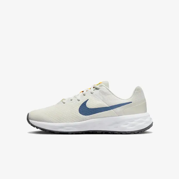 Nike Revolution 6
