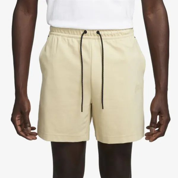 Nike Tech Essentials