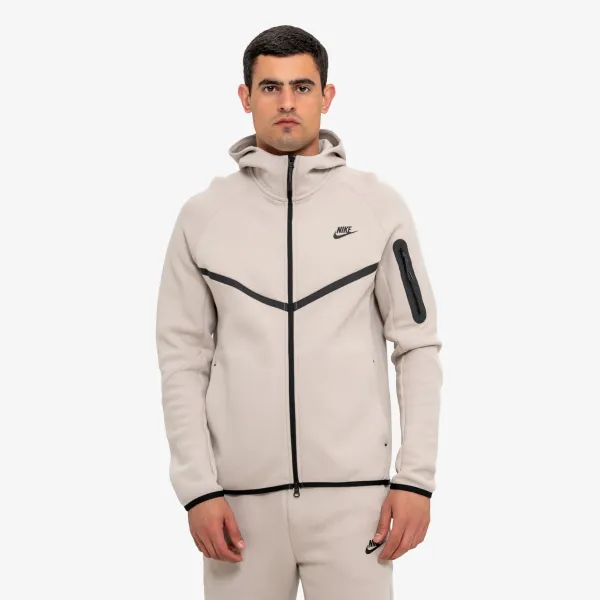 Nike Tech